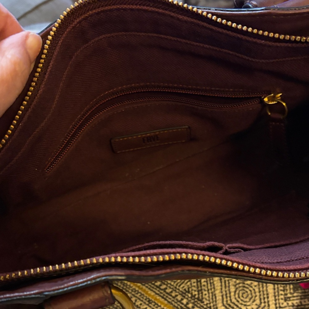 Frye brand, beautiful leather Handbag with adjustable strap. - Picture 7 of 8